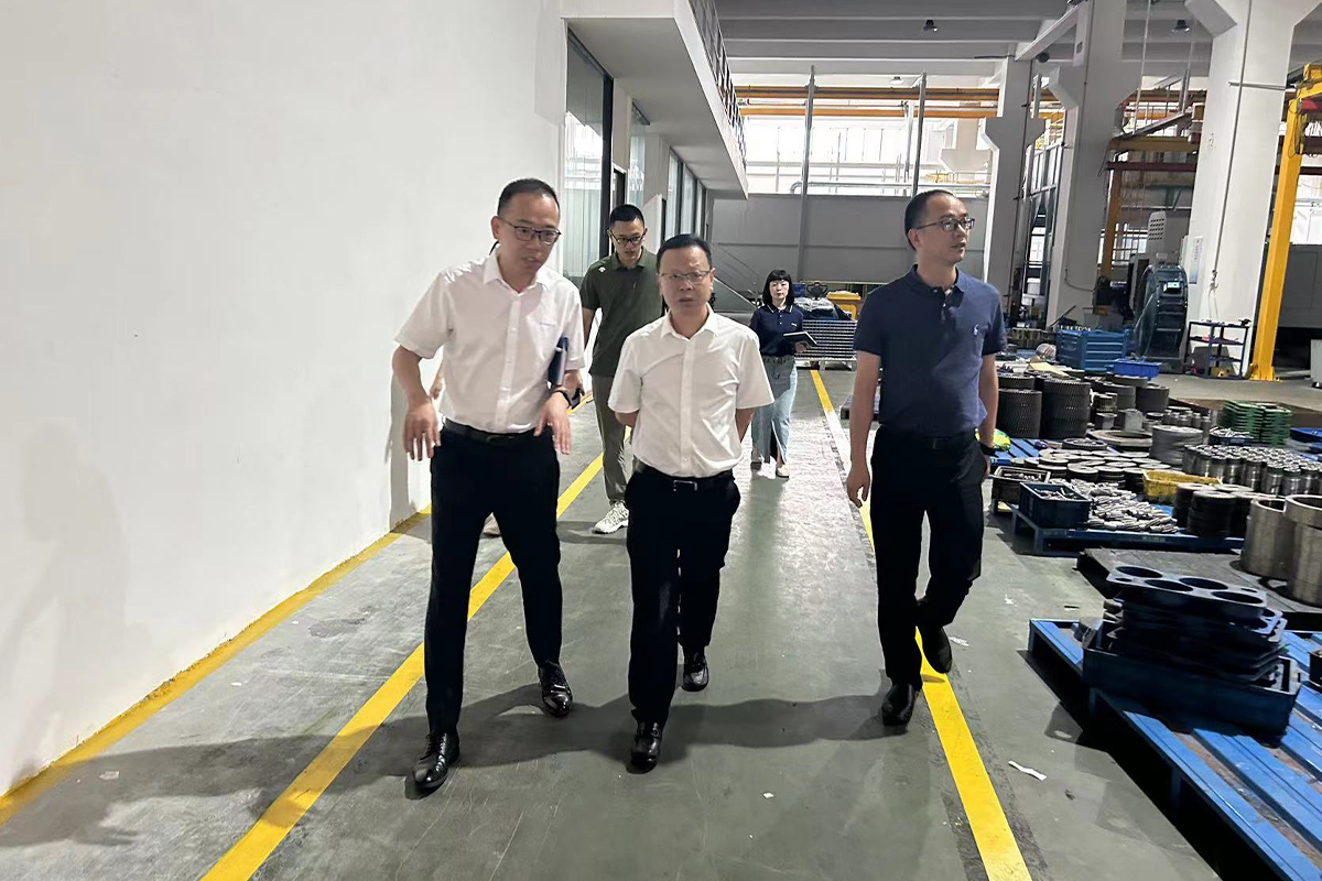 ???2023年8月4日平陽(yáng)縣金縣長(zhǎng)一行領(lǐng)導(dǎo)，蒞臨浙江恒齒傳動(dòng)股份有限公司進(jìn)行視察指導(dǎo)。